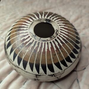 Gorgeous Navajo Horsehair Etched Seed Pot Handmade Hand painted Artist Signed